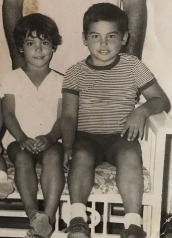 Una foto del recuerdo: 'Ale' y su hermano Chemo del Solar. (Foto: Archivo Personal)