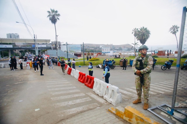 Hasta personal castrense se ubicó en la zona de ingreso a Agua Dulce. (Fotos: Julio Reaño y César Grados @photo.gec)