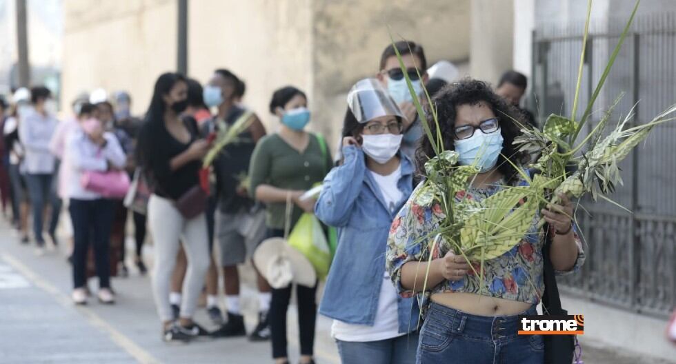 En templos y desde los hogares se celebró el Domingo de Ramos, que da inicio a la Semana Santa. (Trome / Jessica Vicente)