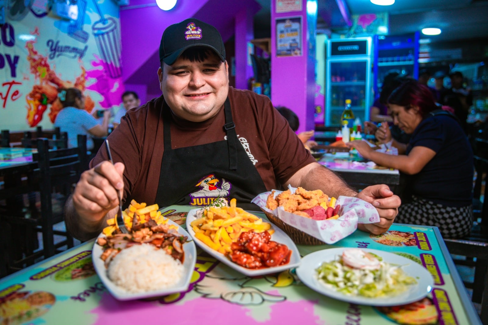 También hacen otros platos contundentes para los amantes del buen comer. Foto: Joel Alonzo.