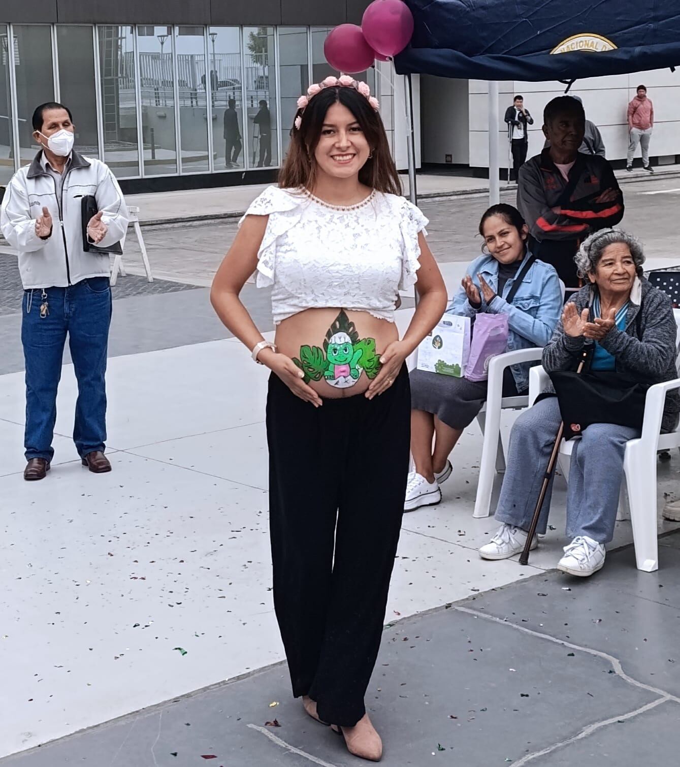 Alexandra Miranda Anglas , ganadora del concurso 'Barriguitas Pintadas'