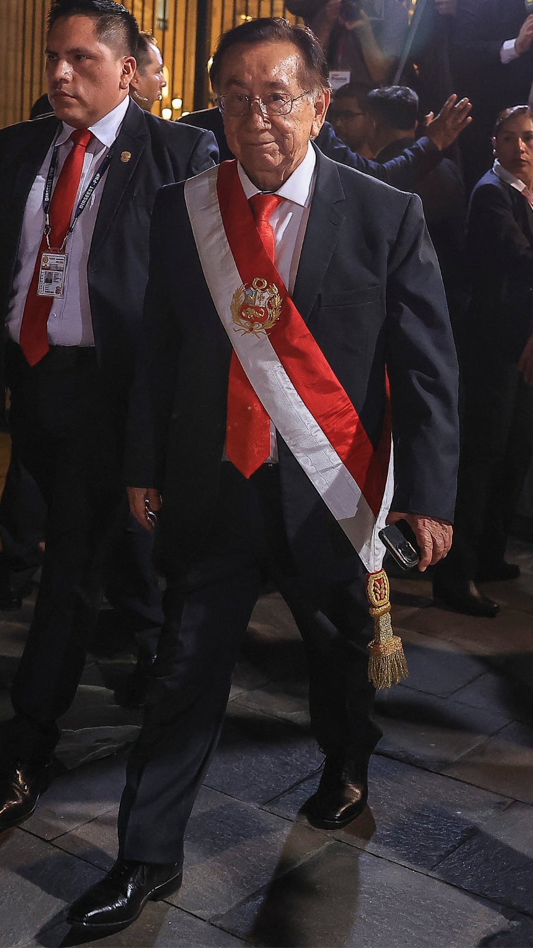 José María Balcázar, nuevo presidente de la República, genera controversia por su historia en el Congreso y sus polémicas declaraciones sobre el matrimonio infantil. A los 83 años, su trayectoria ha suscitado tanto defensores como críticos.