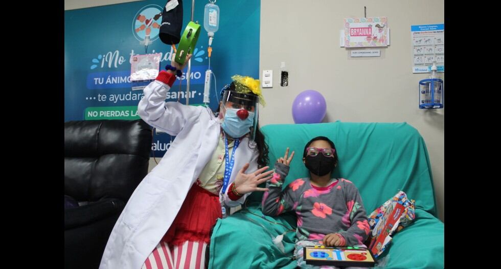 PayaSOS de Emergencia visitan a niños que reciben quimioterapia en el Hospital Sabogal y los ayudan a continuar su tratamiento. (EsSalud)