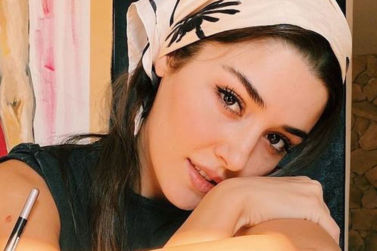 Tras un año de relación, Hande Erçel y Kerem Bürsin habrían terminado. La actriz ahora está tratando de aliviar el dolor (Foto: Hande Erçel/Instagram)