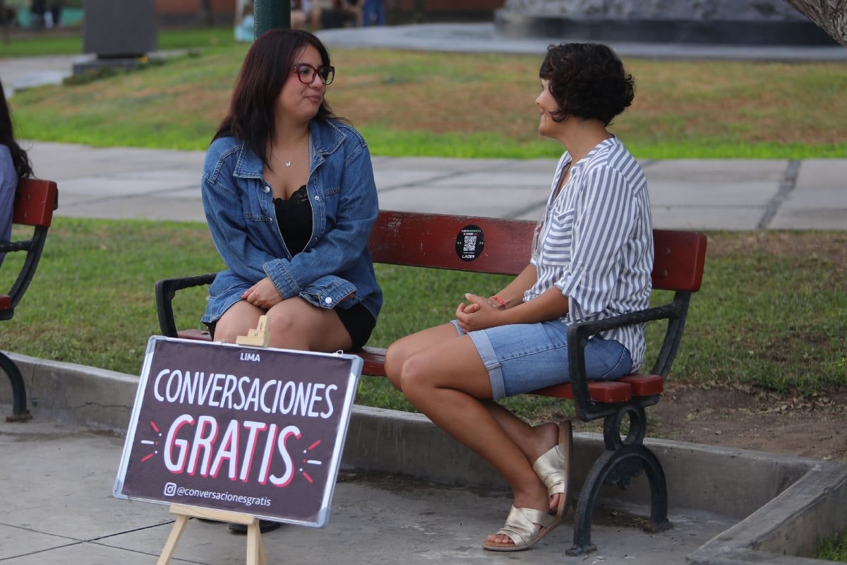No juzgan, no aconsejan, solo escuchan, conoce la historia de Gisela y Eduardo, la pareja de esposos de 'Conversaciones Gratis' en Miraflores. Foto: Antonio Melgarejo.