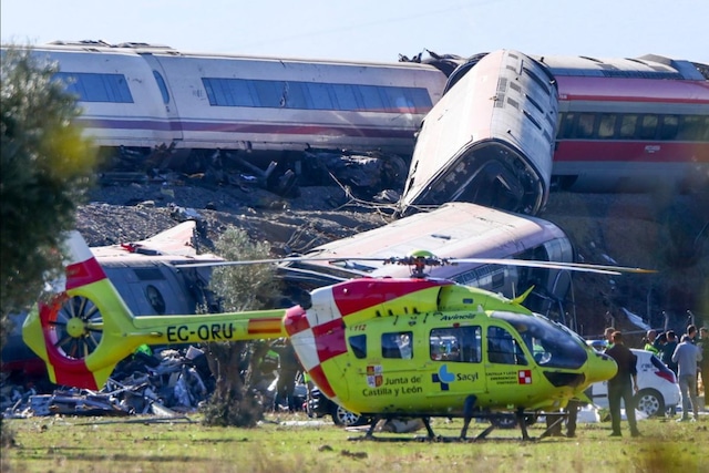 Choque de trenes causa tragedia en España (Foto: EFE)