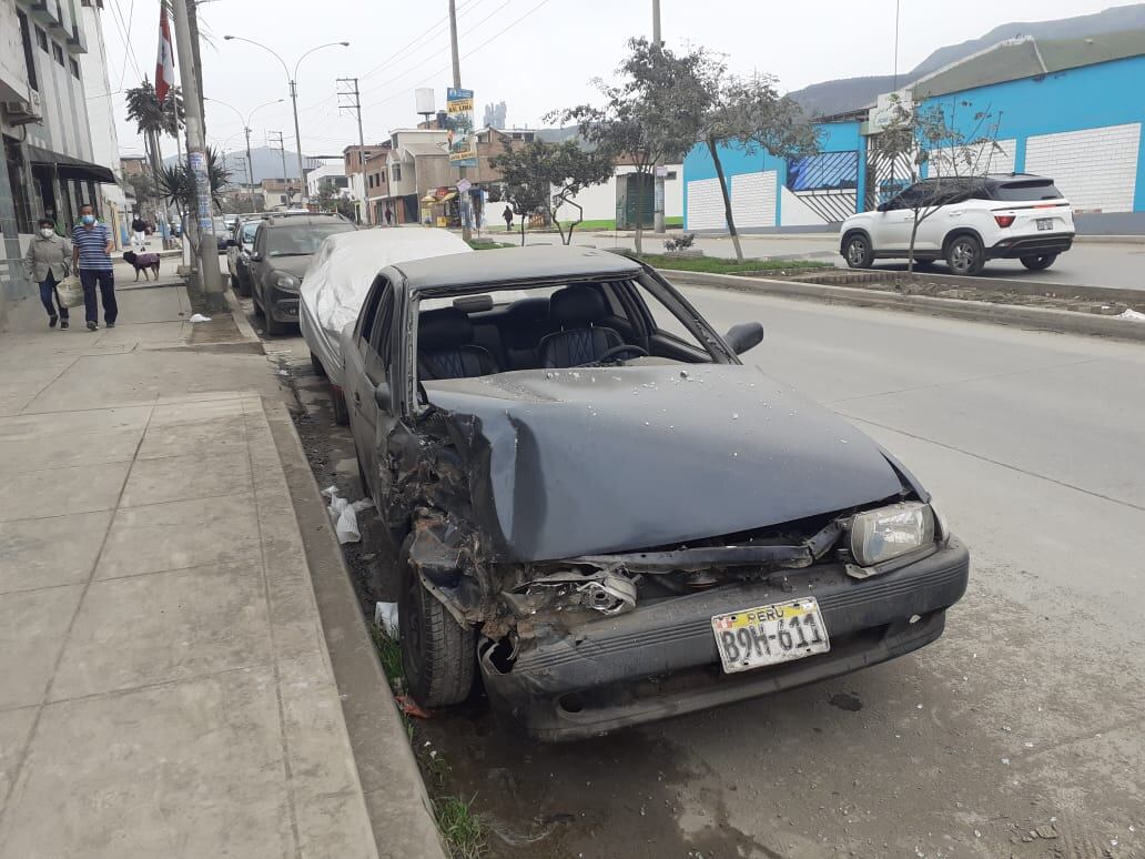 Delincuentes hicieron un forado y robaron cuantiosa mercadería consistente en celulares de alta gama. Todo está valorizado en 300 mil soles. (foto: TROME)