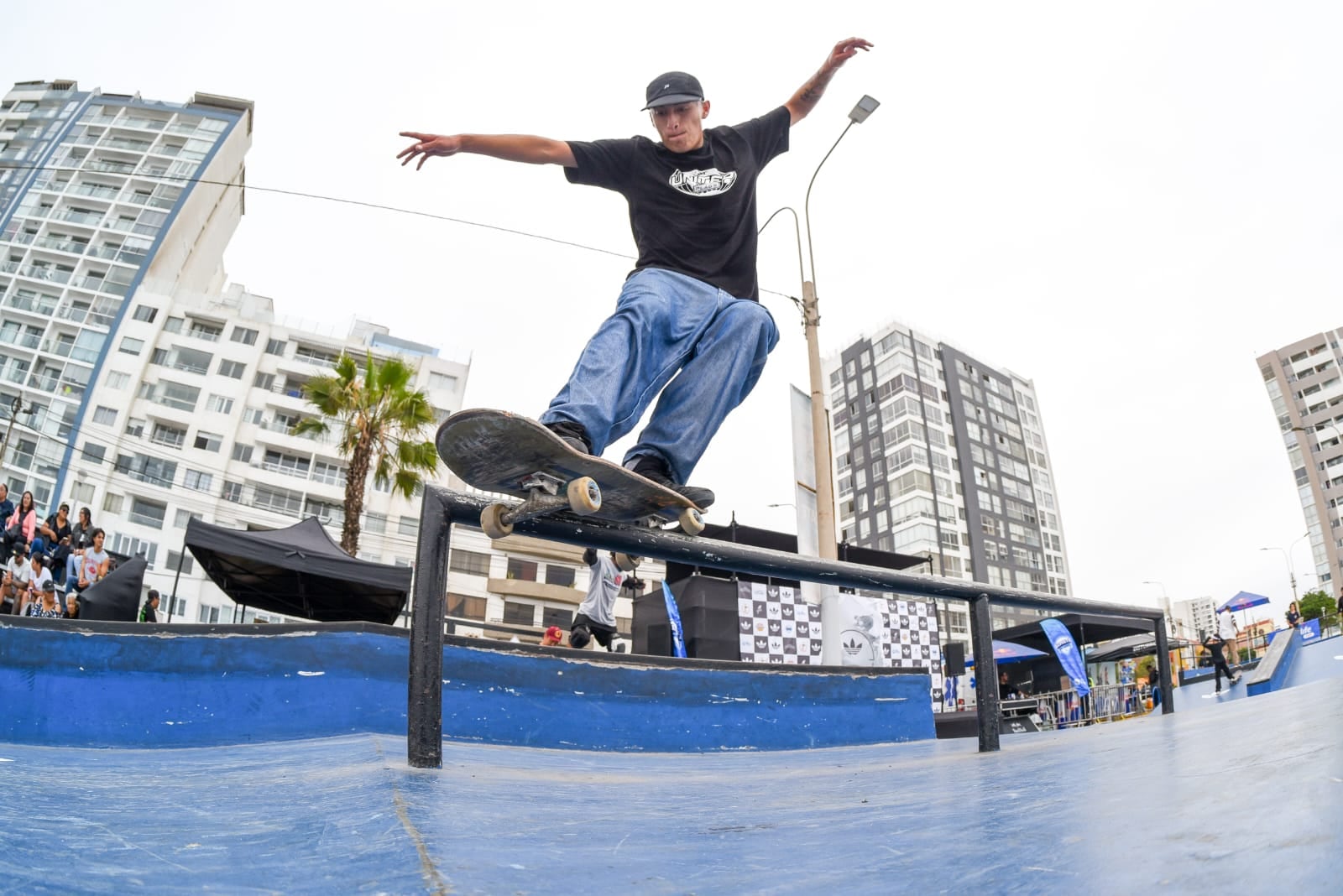 Oportunidad única para jóvenes promesas del skate: patina, representa y firma formularios por tu institución