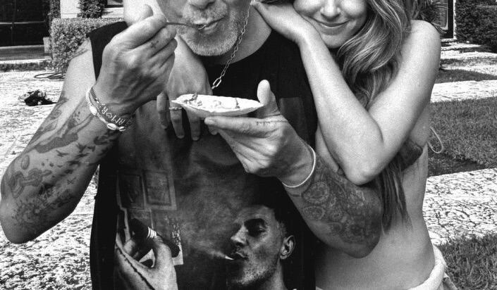 Stephanie Cayo celebró sus 38 años por adelantado con Alejandro Sanz. (@unlunar)