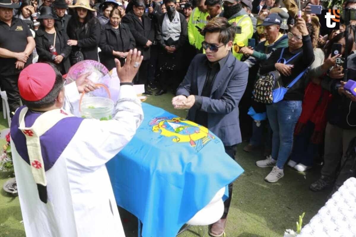 Pareja de la Muñqequita Milly rompió en llanto por el dolor de su partida. (@gec)