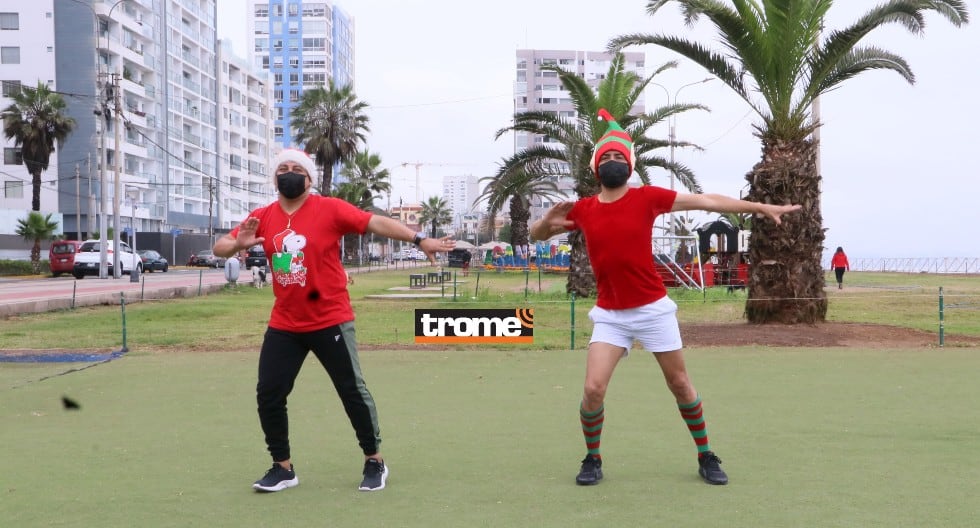 Profesores de baile, con look navideño de 'Papá Noel fitness', motivan a realizar ejercicios hasta al ritmo de 'Burrito Sabanero' y otros villancicos. (Trome)