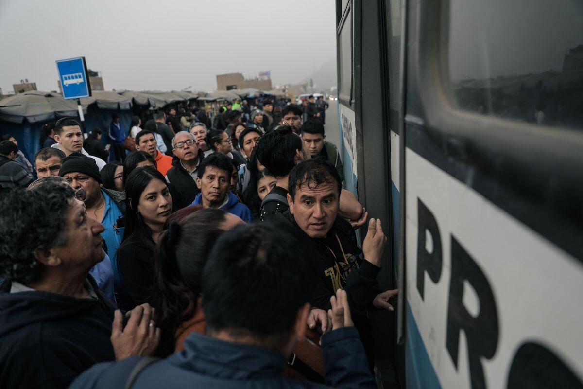 Disminución del transporte público en el óvalo Puente Piedra durante la mañana del paro de transportistas. Foto: Diana Marcelo/@photo.gec.