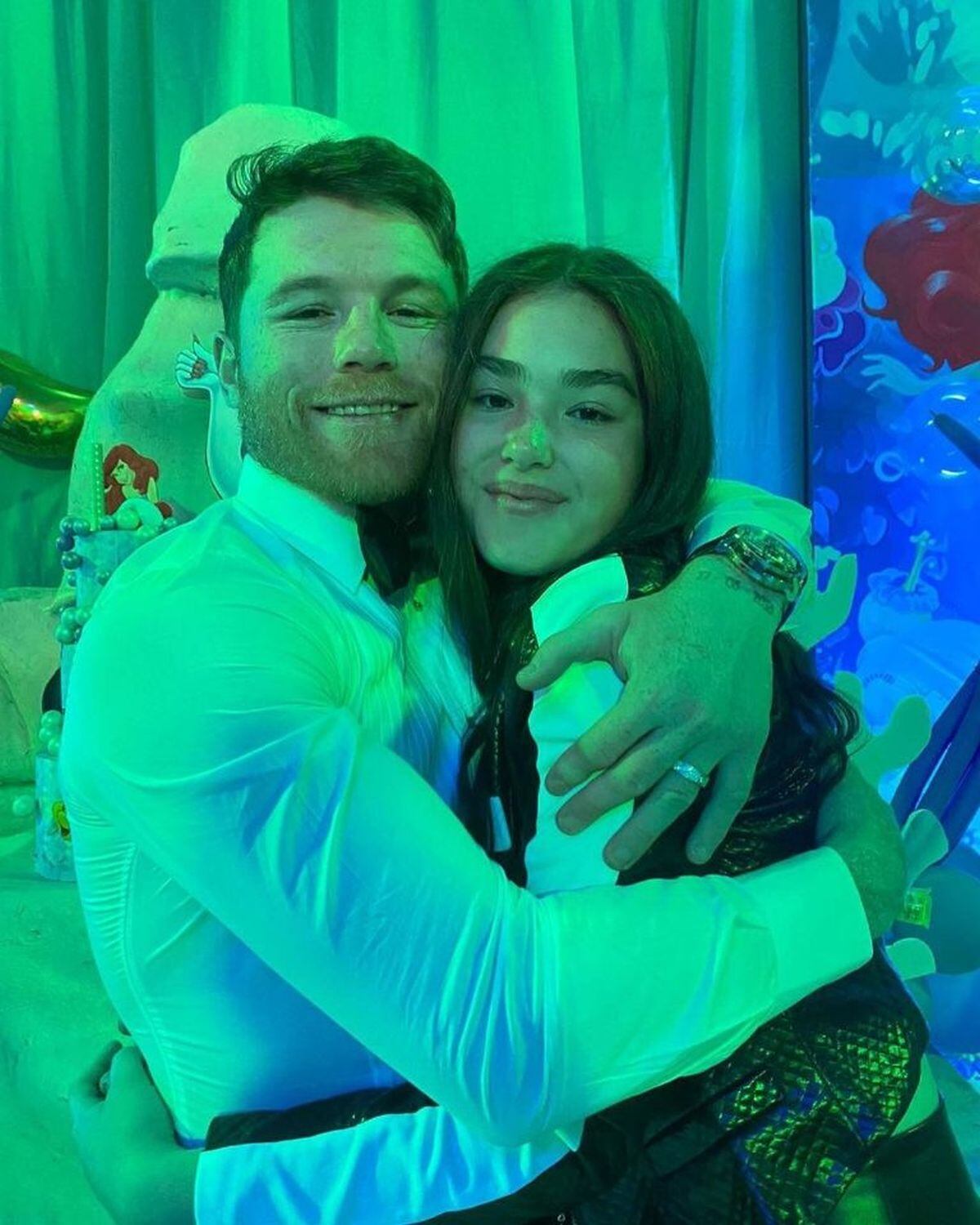 Junto a Cinnamon durante su fiesta (Foto: Canelo Álvarez / Instagram)
