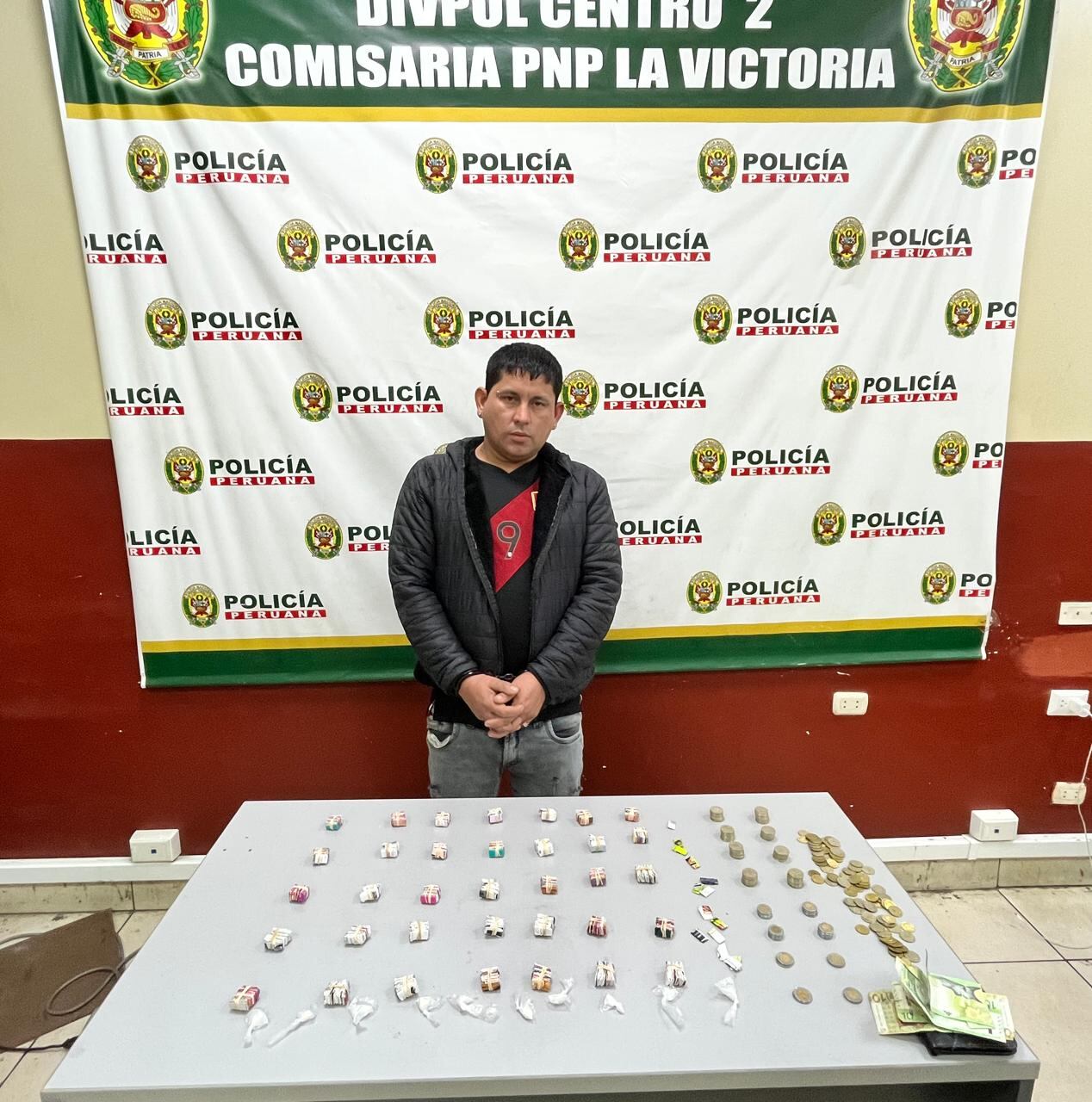 Jesús Willy Ávila Chalco (35), 'El Chino', y otros sujetos fueron intervenidos con drogas en dos operativos.