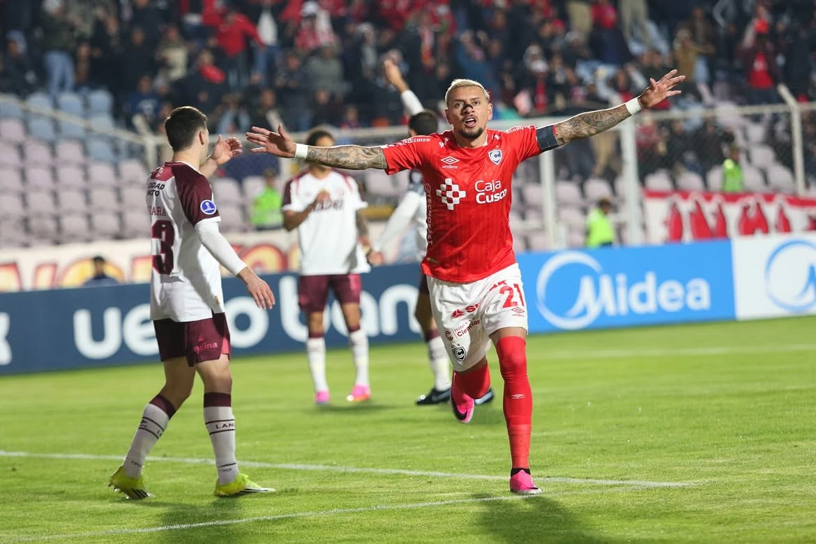Carlos Garcés anotó doblete ante Lanús. (@cienciano)