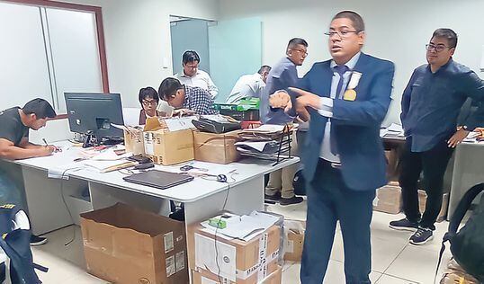 El fiscal Reynaldo Abia allanó el centro de labores del perito Helmut Rodríguez