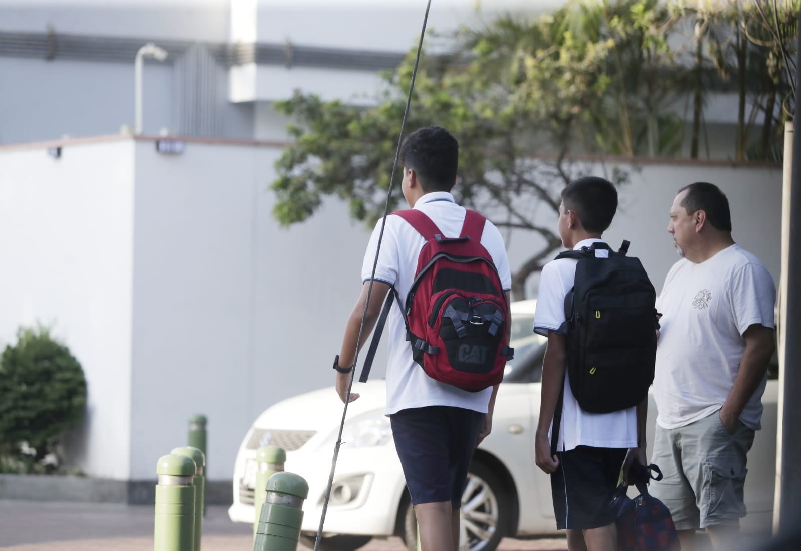 Escolares regresan a las aulas