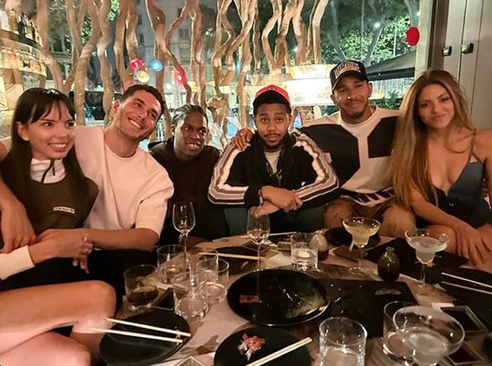 Shakira y Lewis Hamilton durante la reunión posterior a la carrera (Foto: Mustafa the Poet / Instagram)