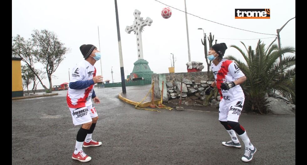 Hermanos Patadita logran récord de cabecitas subiendo al Cerro San Cristóbal. Reto fue con pelita pequeña y duró dos horas. (Trome / Alan Ramírez)