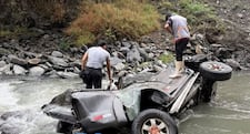 ¡Tragedia en Puno! Camioneta se despista, cae a abismo, termina en río y mueren 3 pasajeros