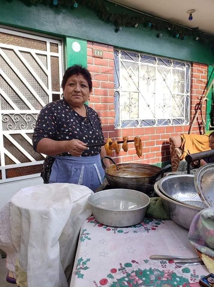 Vende picarones y tamales los fines de semana. Foto: Facebook.
