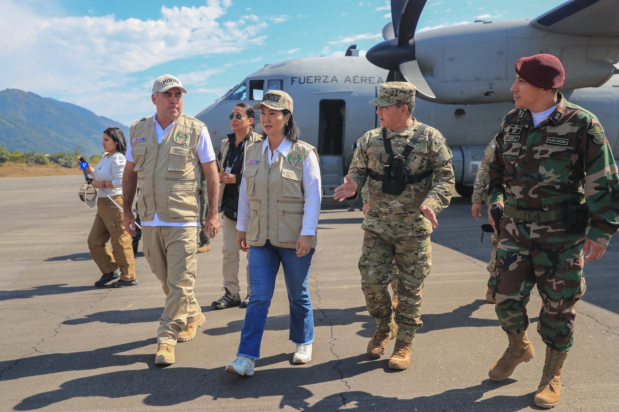 Keiko Fujimori con el ministro Rafael Belaunde recorrieron la base Valle Esmeralda y otros sectores de Junín. (Foto: Presidencia)