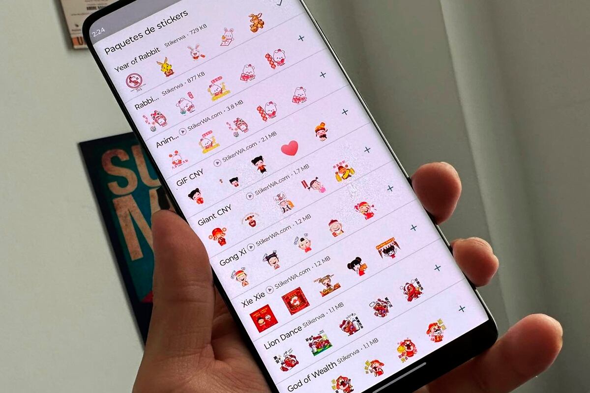 De esta manera podrás descargar los stickers que desees en WhatsApp por el Año Nuevo Chino 2023. (Foto: MAG - Rommel Yupanqui)