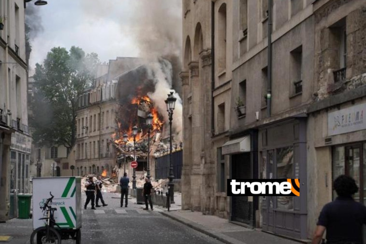 La Policía exhorta a los transeúntes a evitar transitar la zona afectada. Foto: AFP