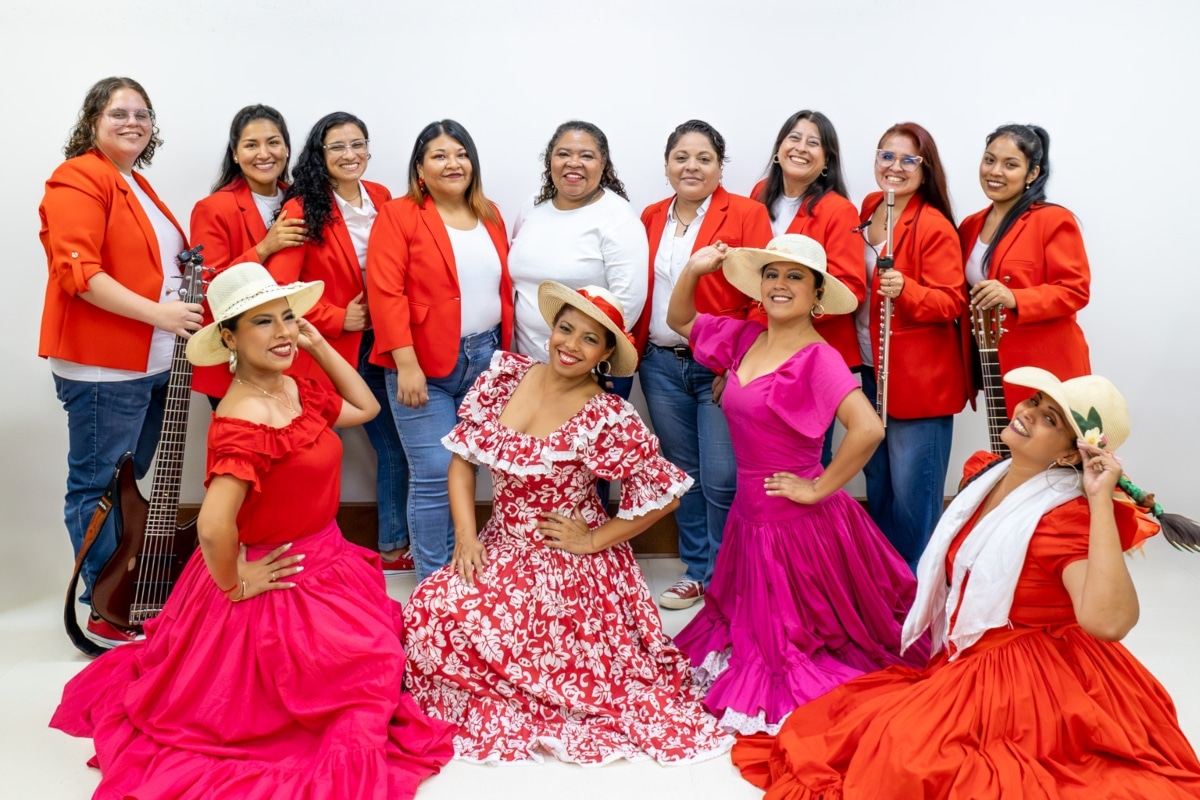 Conoce a las artistas detrás del primer grupo femenino de música criolla: Ambiente Criollo. Foto: Archivo Ambiente Criollo.