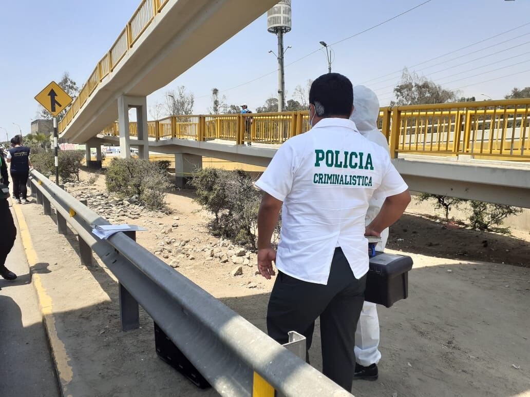 Raymond Rolando Quispe Tello (22), fue asesinado a cuchilladas debajo de un puente peatonal en la panamericana sur. (foto: Mónica Rochabrum/Trome)