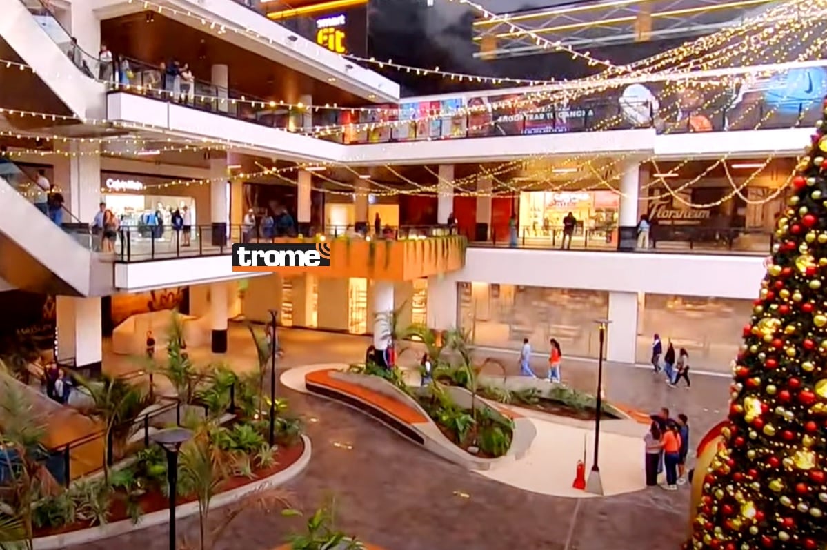 El moderno diseño de Parque La Molina cuenta con plaza al aire libre que atrae a visitantes y articula un nivel comercial hacia abajo. (Isabel Medina / Trome).