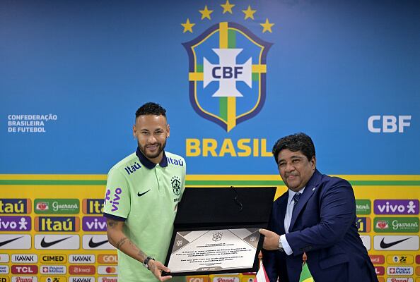 Neymar recibió reconocimiento por sus 79 goles con el 'Scratch' (Foto: Getty Images)