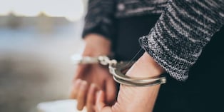 Juzguen como adultos a menores criminales