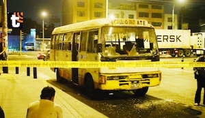 ¡Terror en SMP! Extorsionadores balean cúster y hieren en el rostro a pasajero