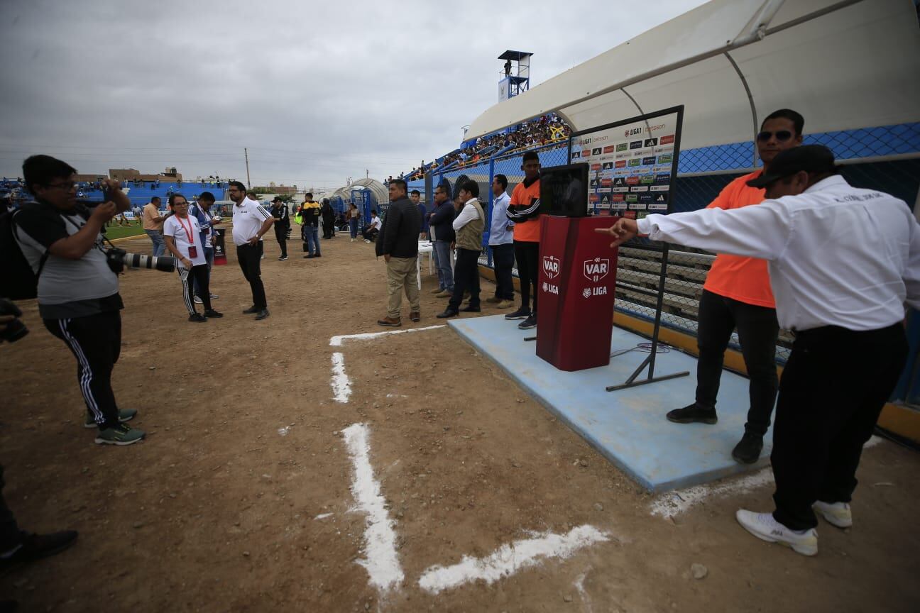 Cristal vs. Cantolao se enfrentan en lo que será la primera utilización del VAR en el Torneo Clausura. Foto: César Bueno@photo.gec