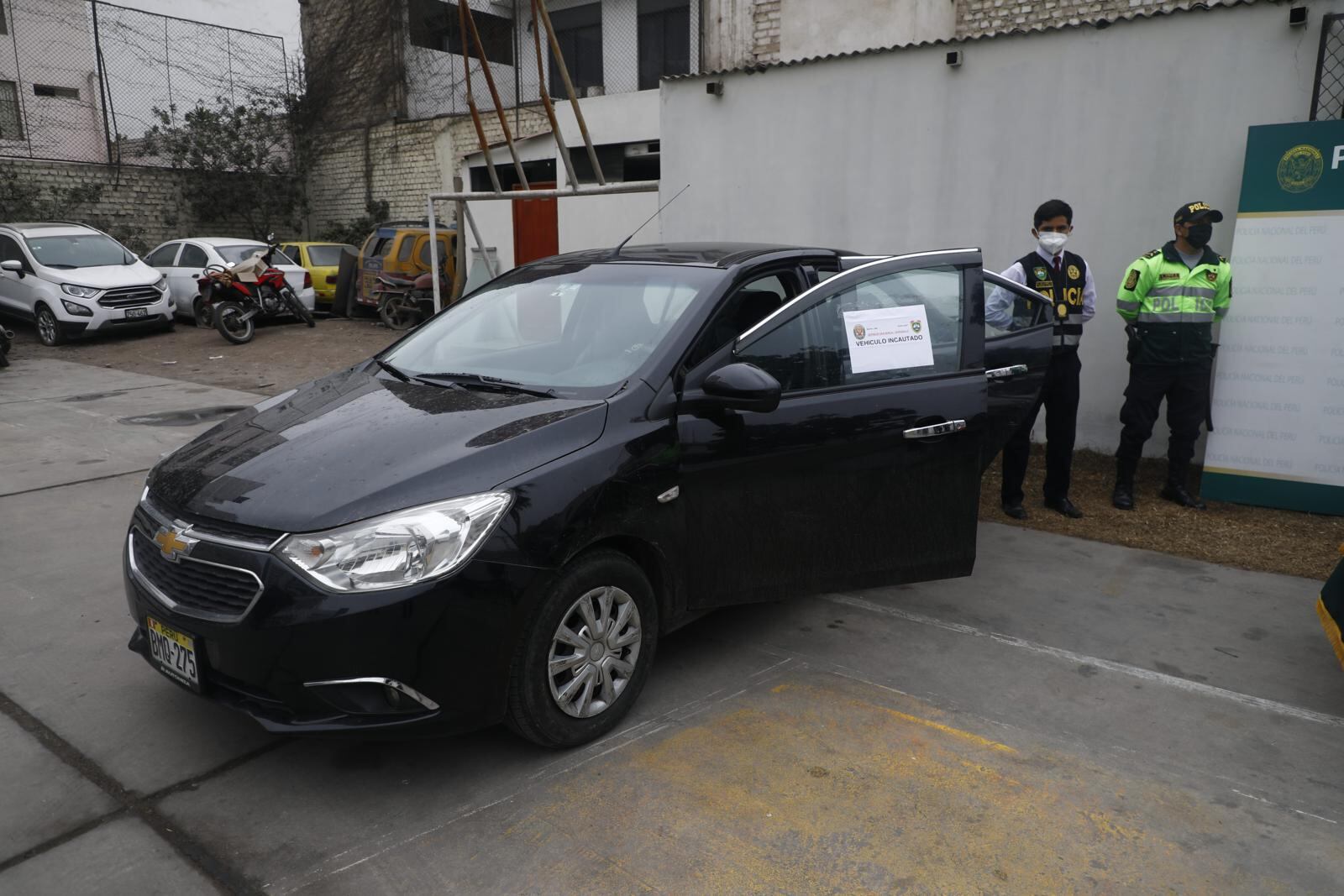 A los sujetos se les encontró una pistola, chaleco y se desplazaban en un auto. | Foto: Eduardo Cavero