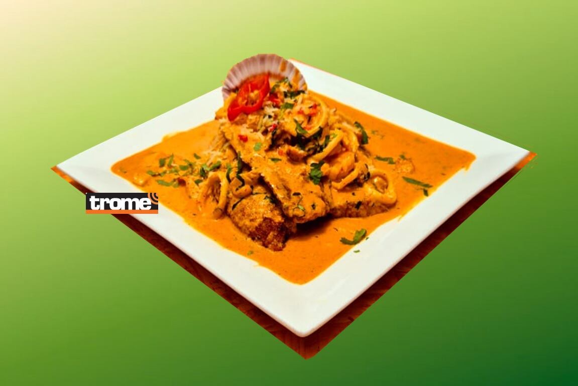 Presentan platos alusivos a la selección peruana por el partido Perú vs Chile. Restaurante 'La Cancha Sport Bar', con su 'Tacu tacu del nono'. (Trome / Isabel Medina).