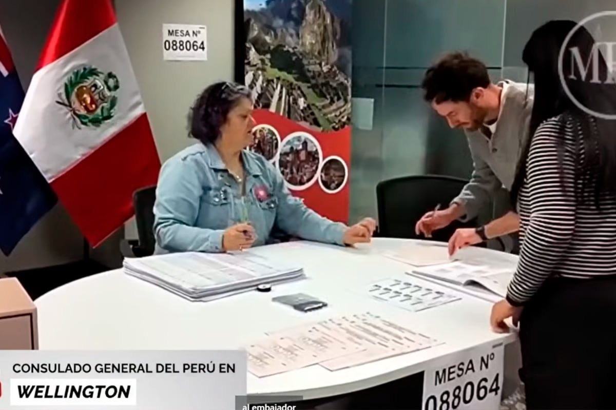 En Nueva Zelanda hay tres locales y 841 electores, mientras que en Sidney, Australia, se instalaron nueve mesas para 4.201 electores y en Tokio, Japón, dispusieron 25 mesas para 12.031 electores. Foto: captura/Youtube