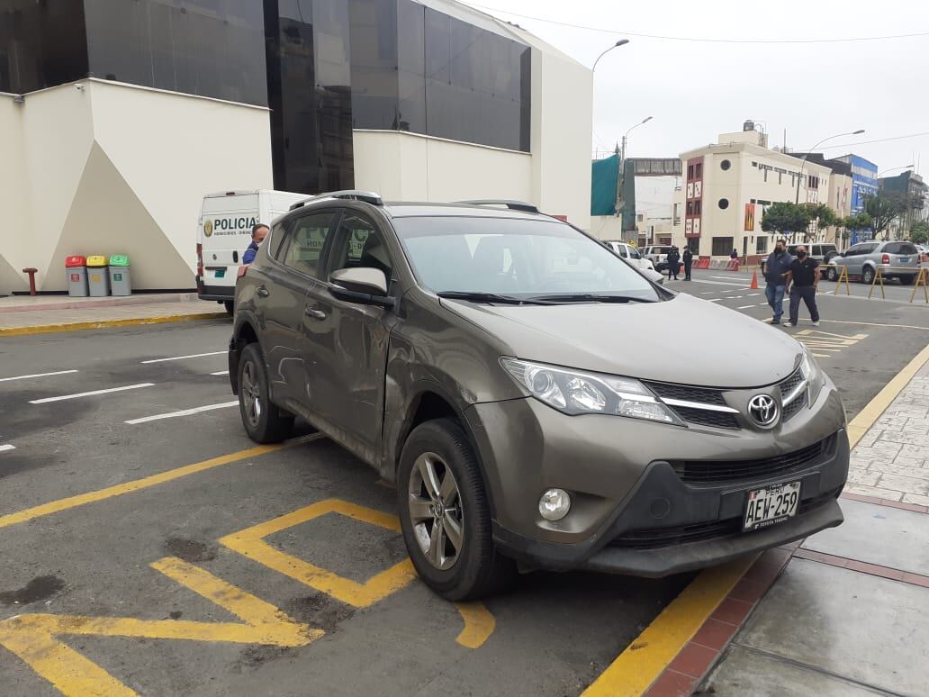 Giancarlo Paolo Sánchez Suarez (25), detenido cuando manejaba la camioneta robada del taxista Gerber Luis Coz Vara (36), confesó que fue él quien descuartizó al trabajador. (fotos: Mónica Rochabrum/Trome)