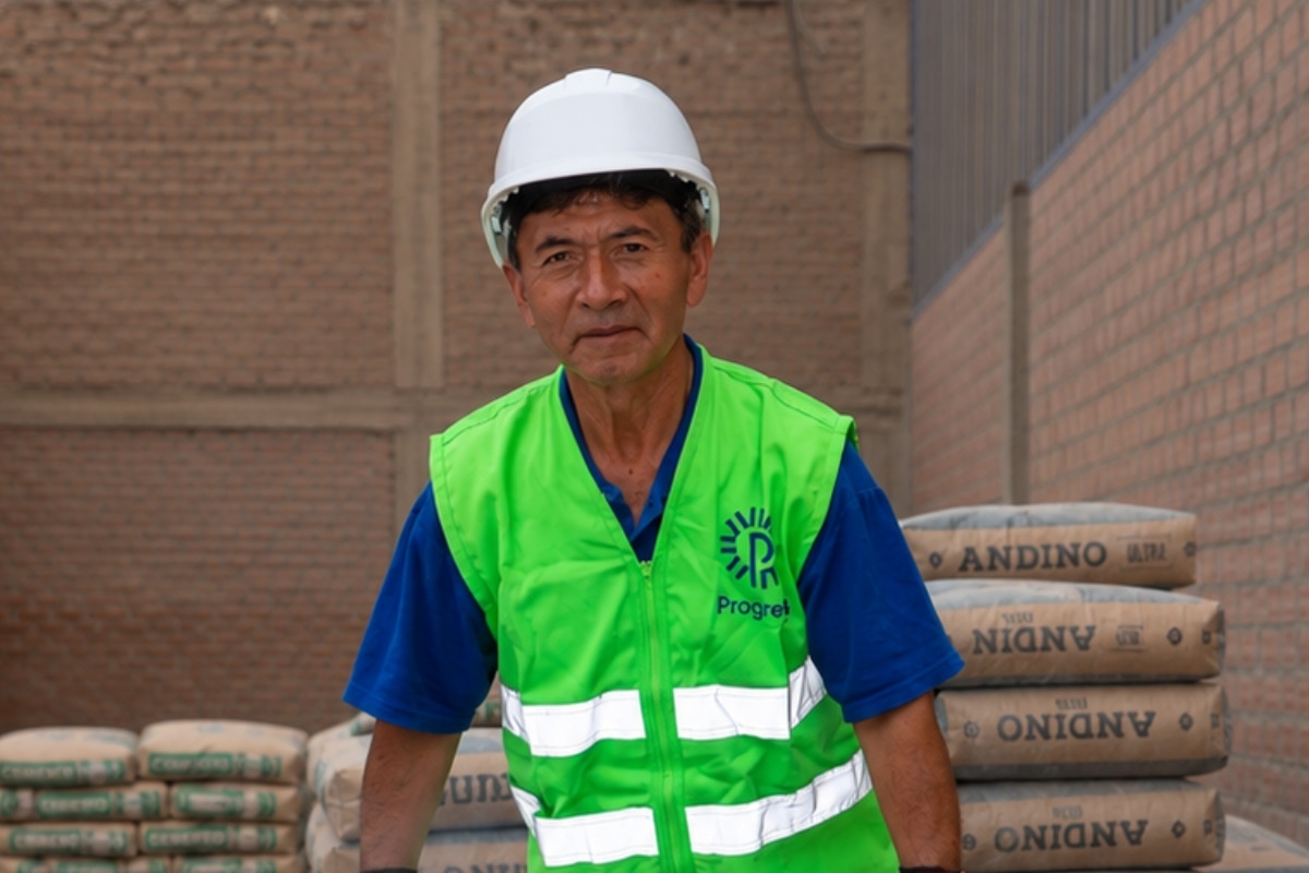 Empezó vendiendo caramelos y panes, y hoy lidera su propia ferretería. Conoce su historia de éxito. Foto: Fernando Sangama.