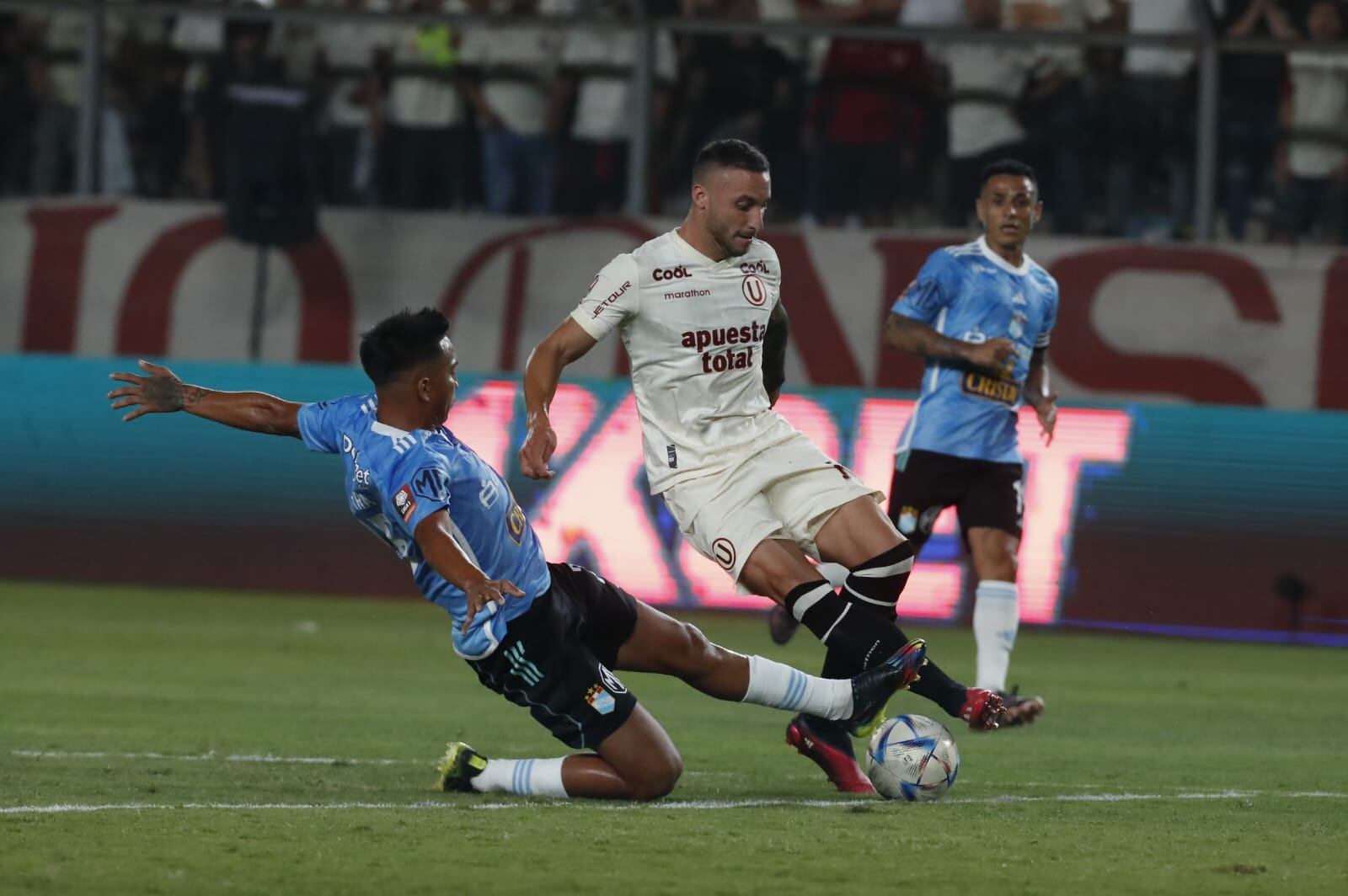 Ante la 'U', el plantel celeste jugó uno de sus peores encuentros del año Foto. JULIO REAÑO / @photo.gec