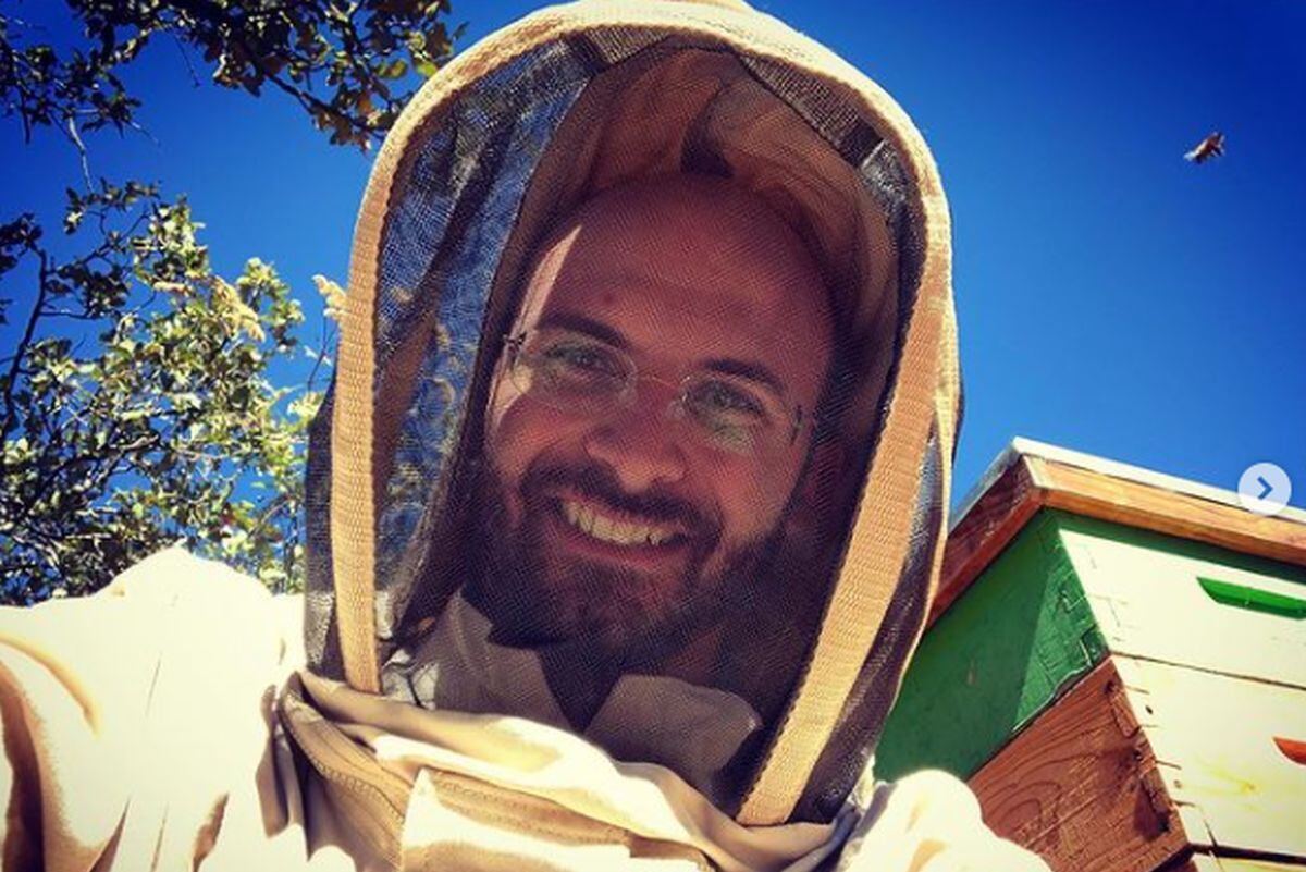 A Imanol ale gusta la apicultura. (Foto: Imanol Landeta / Instagram)