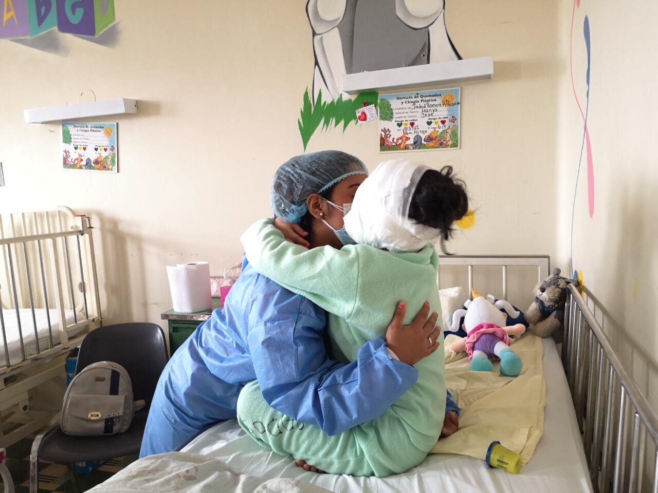 Especialistas del servicio de Cirugía Plástica y Quemados del Instituto Nacional de Salud del Niño realizaron la técnica del colgajo libre microquirúrgico en la operación