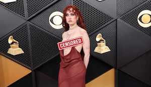 Chappell Roan enciende la polémica con su atrevido look en los Grammy | VIDEO