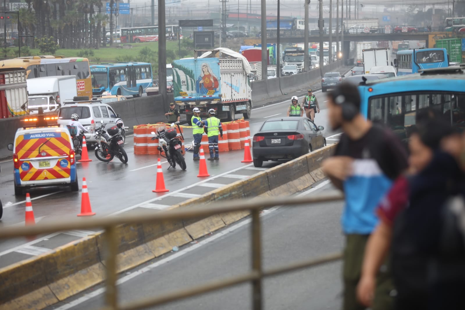 Accidente en la Vía de Evitamiento deja dos fallecidos y provoca cierre parcial a la altura de Acho. Foto: GEC