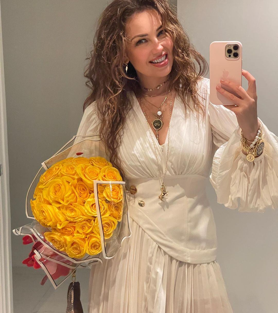 Thalía sigue luciendo radiante pese al paso de los años (Foto: Thalía / Instagram)