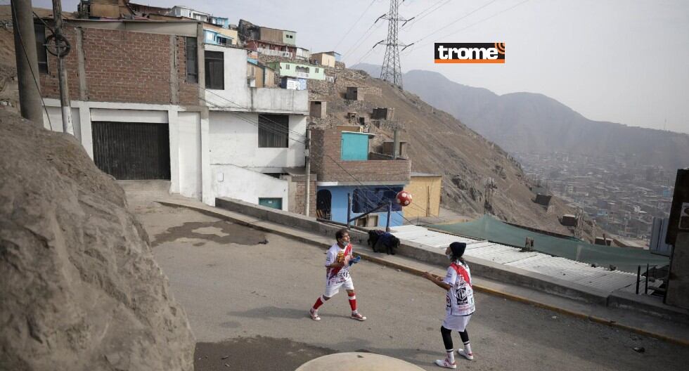 Hermanos Patadita logran muevo récord sin dejar caer el balón. (Trome / Britanie Arroyo)