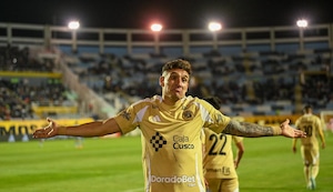 El ‘latigazo’ de Facundo Callejo para poner el segundo GOL de Cusco FC ante Sporting Cristal | VIDEO
