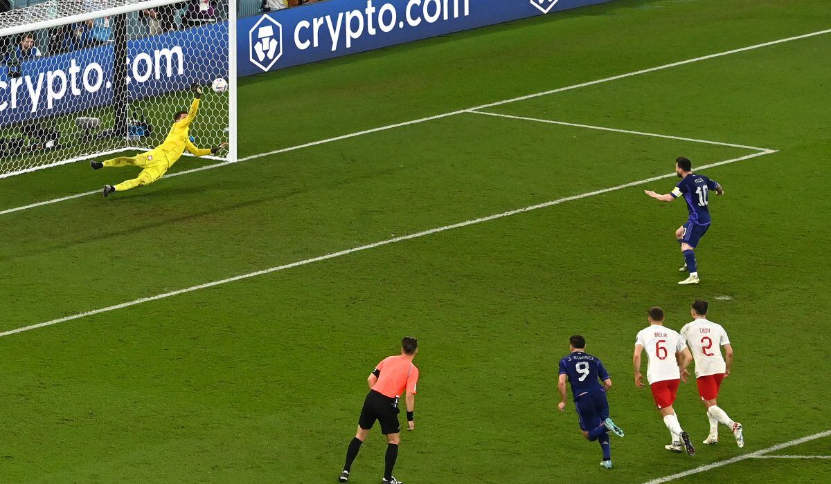 Wojciech Szczesny atajó penal de Lionel Messi en el Argentina vs. Polonia. (Foto: AFP)