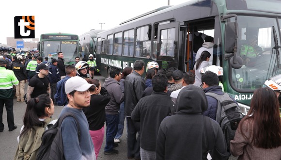 Buses de la Policía Nacional traslada a pasajeros